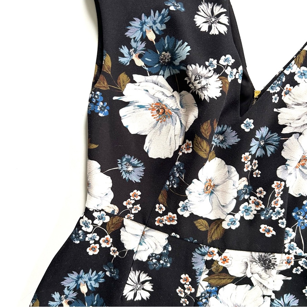 Gianni Bini Navy Blue Floral Printed Harper Knit V-Neck Jumpsuit - Picture 4 of 9
